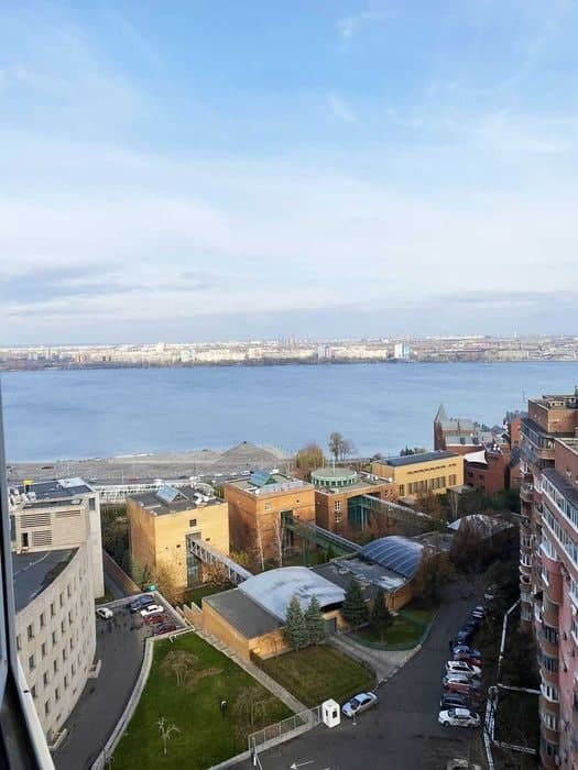 Продаж 4-кімнатної квартири 180 м², Дзерджинского (Соборный) ул.