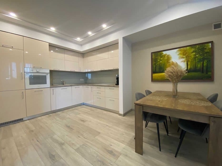 Продажа 2-комнатной квартиры 77 м², Дмитрия Кедрина ул.