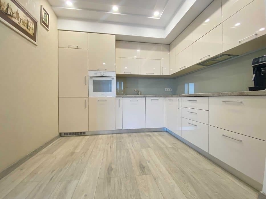 Продажа 2-комнатной квартиры 77 м², Дмитрия Кедрина ул.