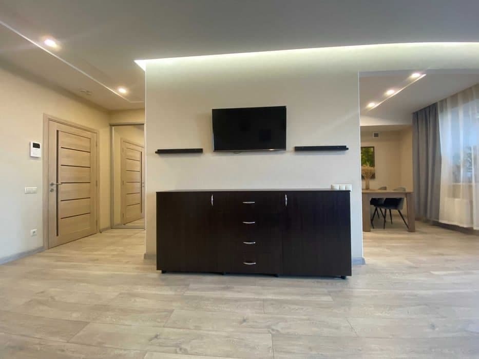 Продажа 2-комнатной квартиры 77 м², Дмитрия Кедрина ул.