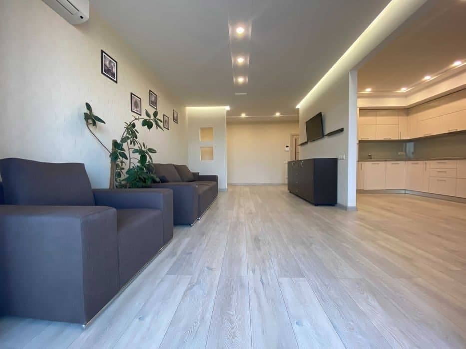 Продажа 2-комнатной квартиры 77 м², Дмитрия Кедрина ул.