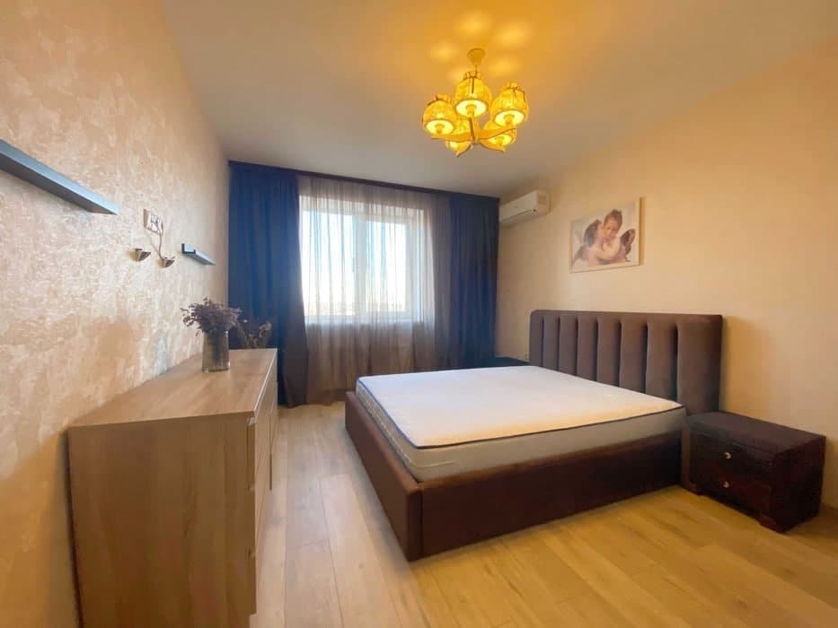 Продажа 2-комнатной квартиры 77 м², Дмитрия Кедрина ул.