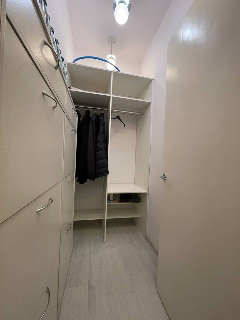 Продажа 3-комнатной квартиры 130 м², Академика Чекмарева ул.
