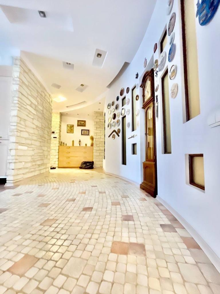 Продажа 3-комнатной квартиры 130 м², Академика Чекмарева ул.