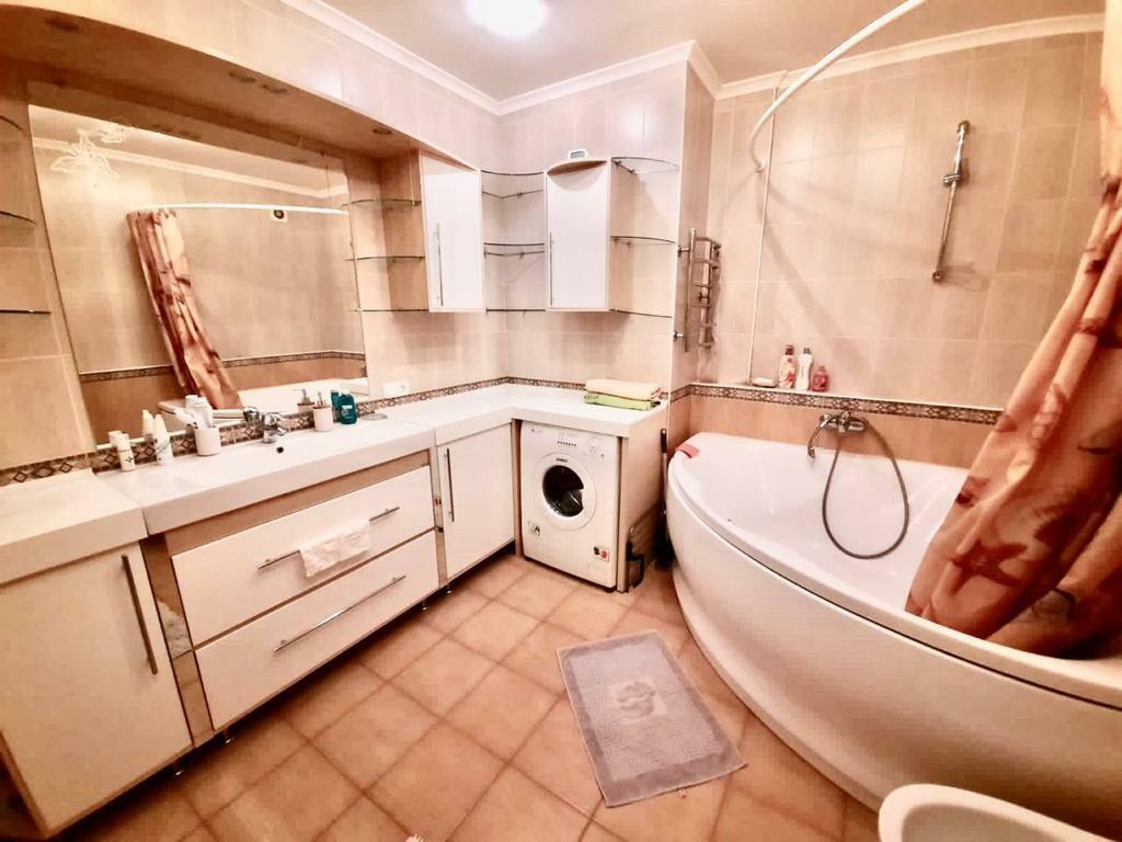 Продаж 3-кімнатної квартири 91 м², Литовська вул.