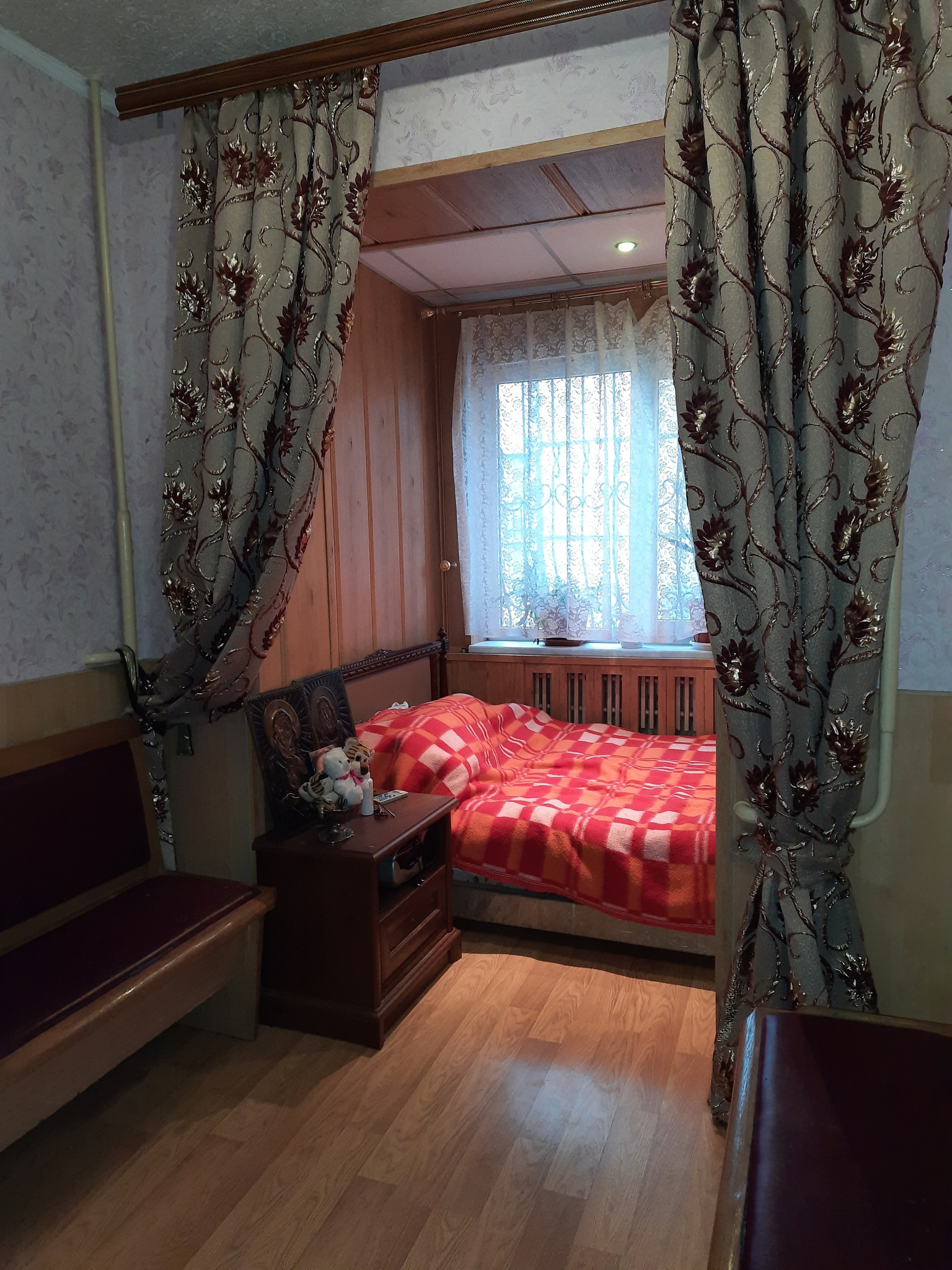 Продажа 4-комнатной квартиры 92 м², Юбилейный просп.