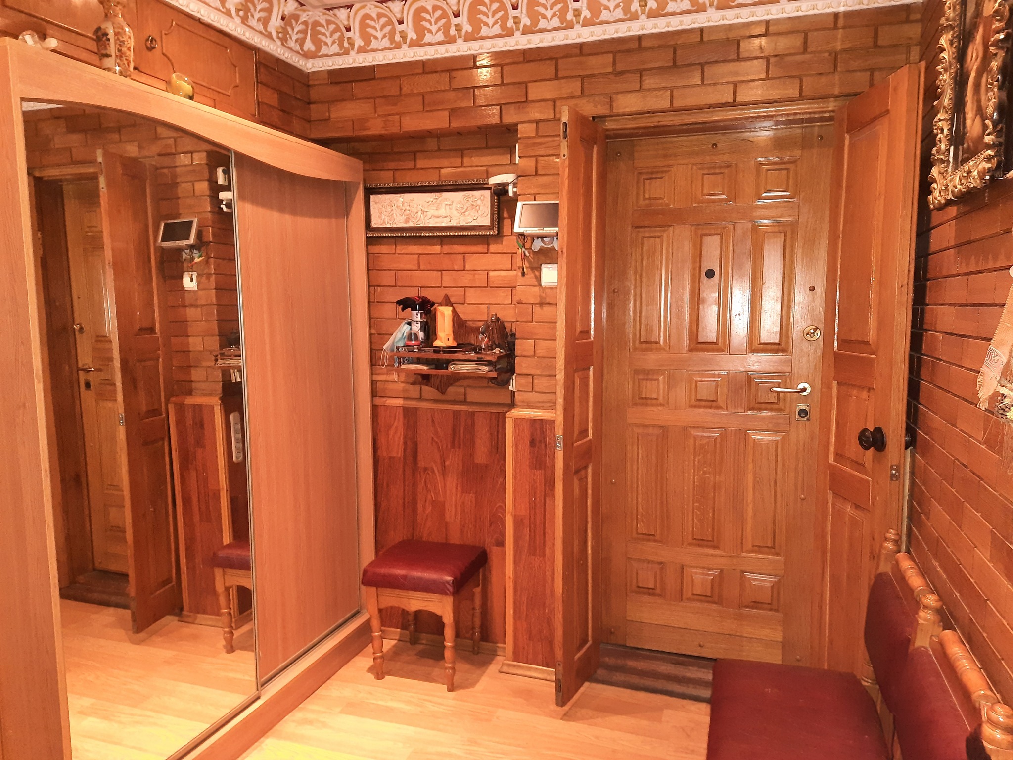 Продажа 4-комнатной квартиры 92 м², Юбилейный просп.