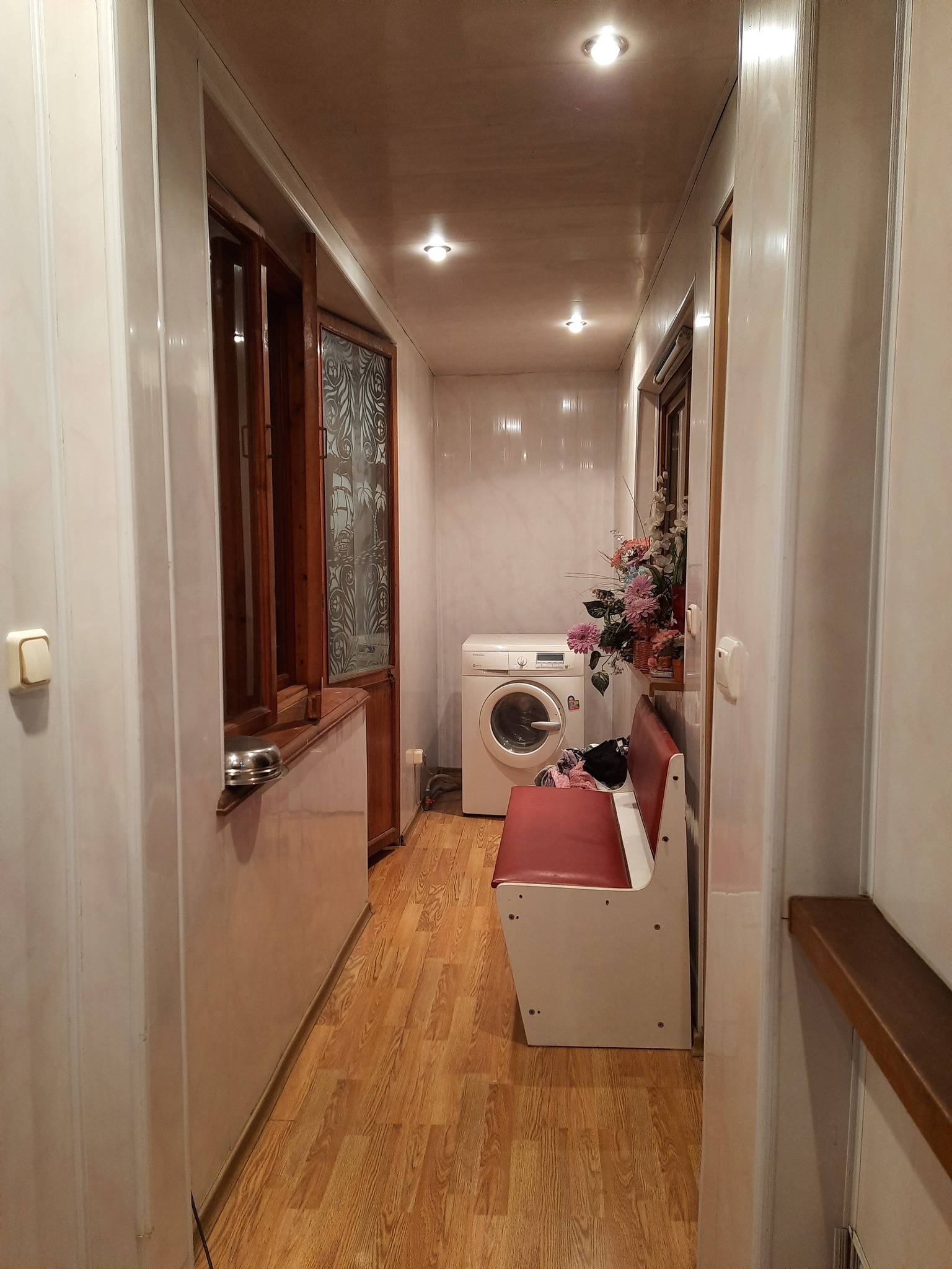 Продажа 4-комнатной квартиры 92 м², Юбилейный просп.