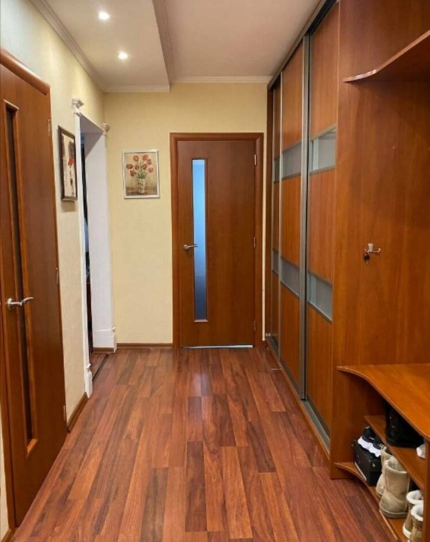 Продаж 3-кімнатної квартири 71 м², Крымская вул.