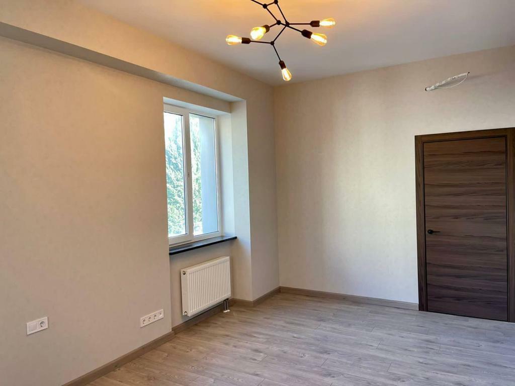 Продаж 4-кімнатної квартири 120 м², Ливарна вул.