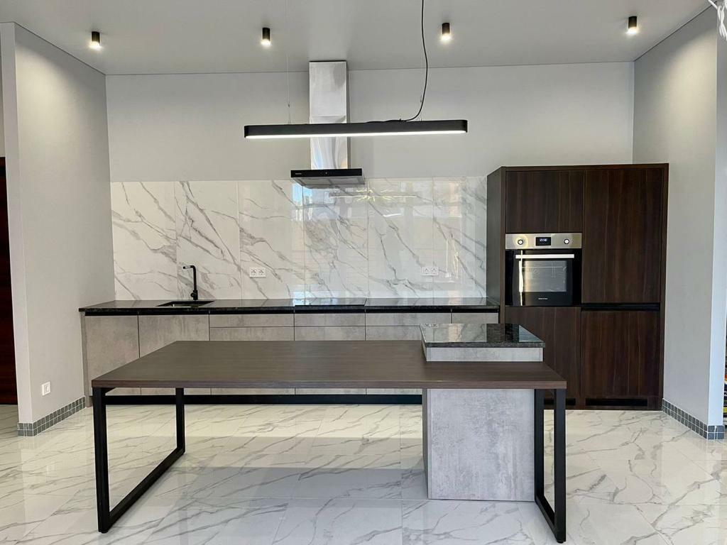 Продаж 4-кімнатної квартири 120 м², Ливарна вул.