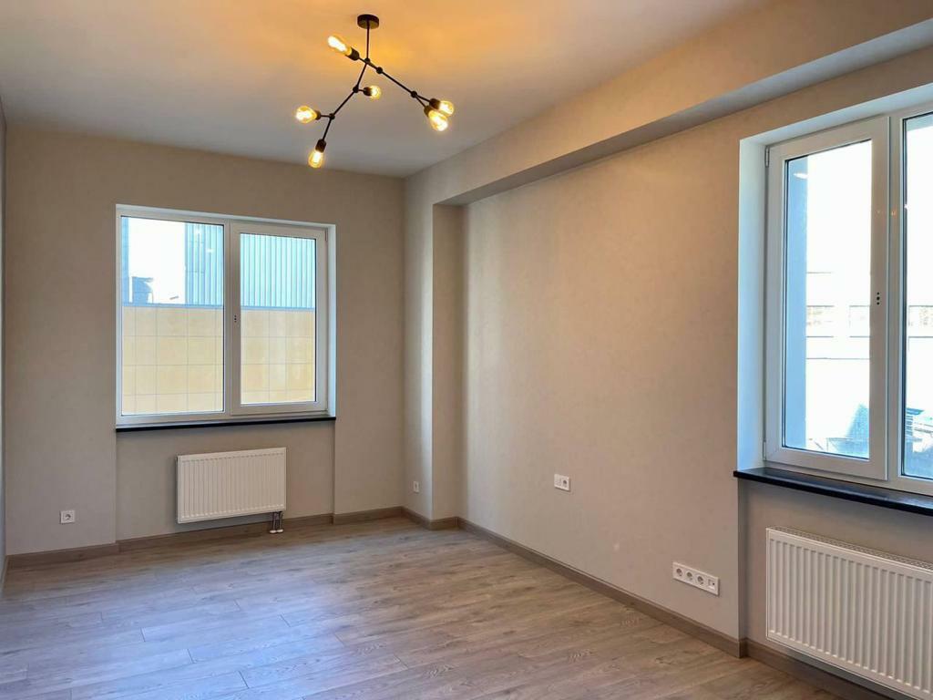 Продаж 4-кімнатної квартири 120 м², Ливарна вул.