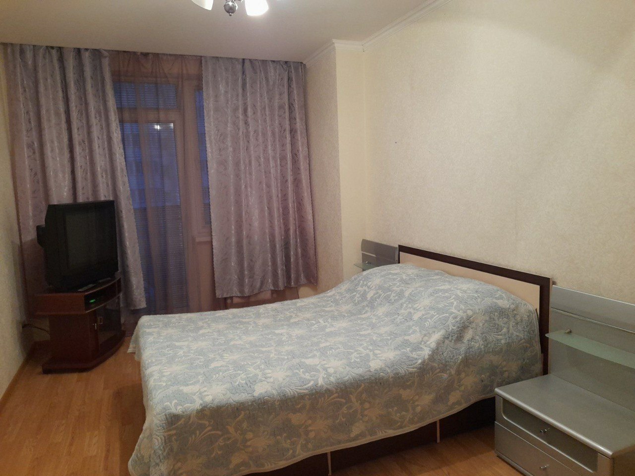 Оренда 2-кімнатної квартири 65 м², Массив Радужный вул.