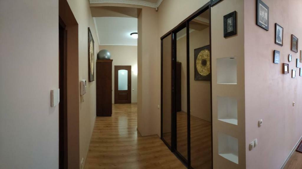 Продаж 3-кімнатної квартири 93 м², Театральна вул.