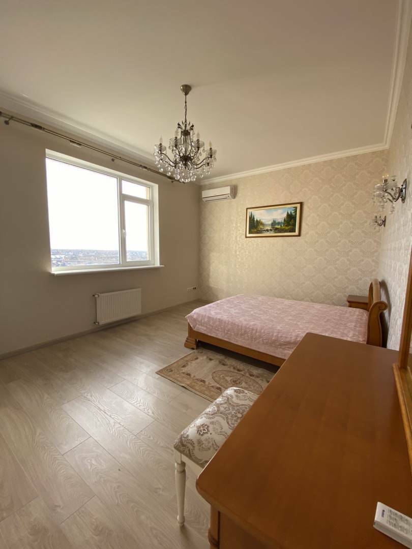Продаж 2-кімнатної квартири 70 м², Академіка Сахарова вул.