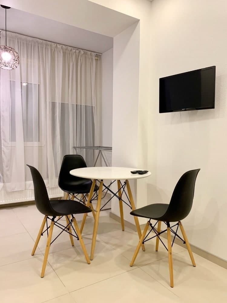 Продаж 2-кімнатної квартири 42 м², Василя Жуковського вул.