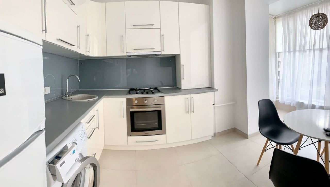 Продажа 2-комнатной квартиры 42 м², Василия Жуковского ул.