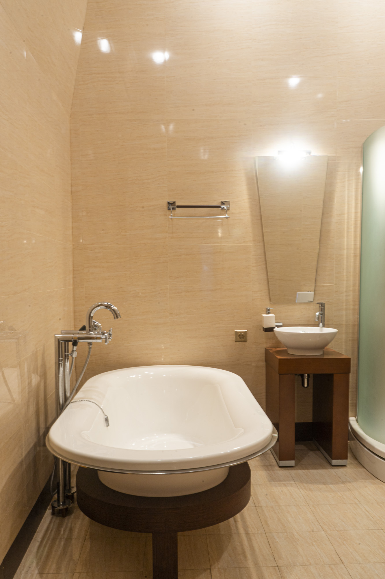 Аренда 4-комнатной квартиры 320 м², Дерибасовская ул., 17
