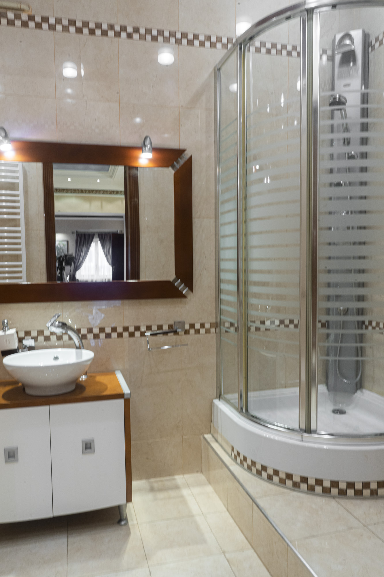 Аренда 4-комнатной квартиры 320 м², Дерибасовская ул., 17
