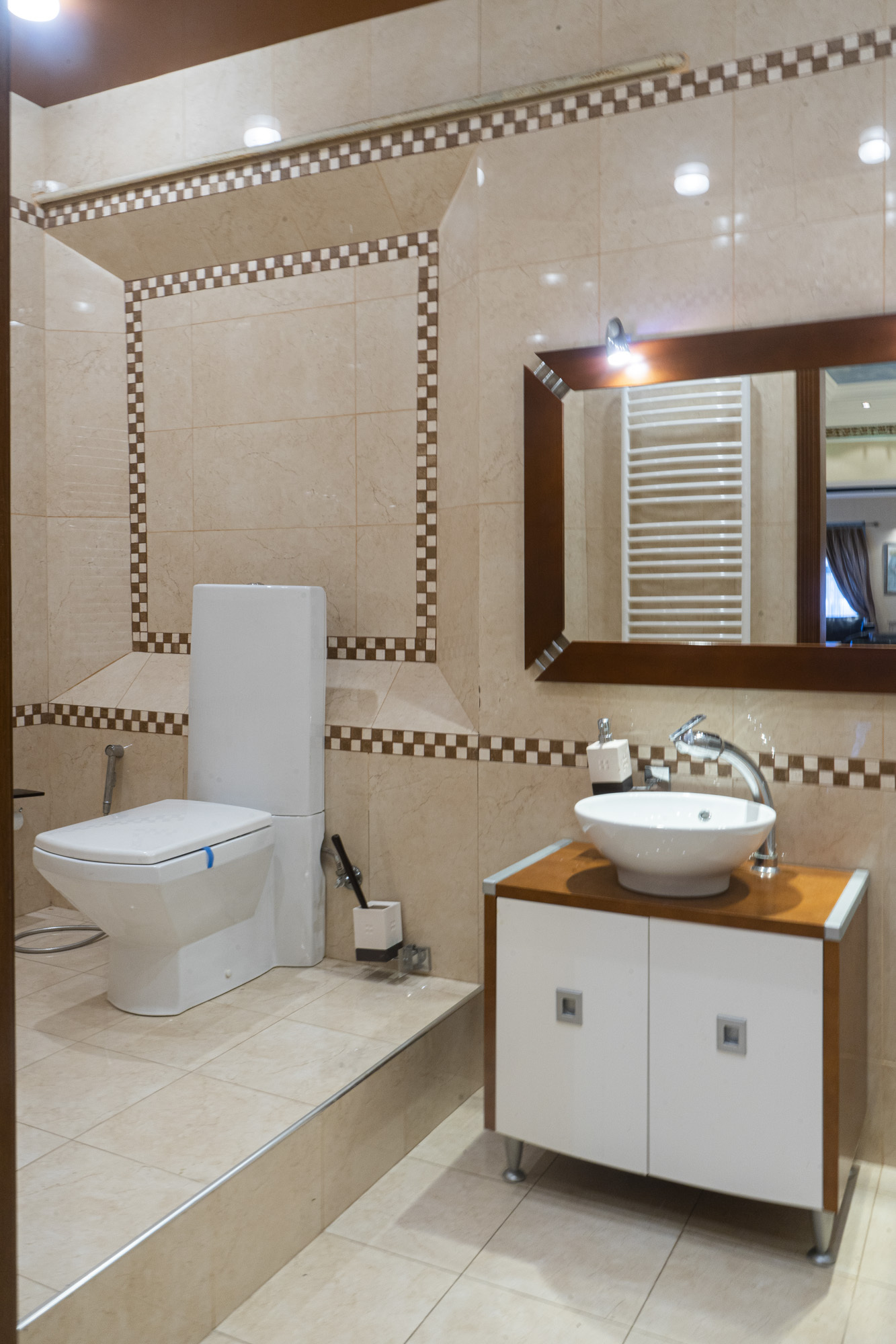 Аренда 4-комнатной квартиры 320 м², Дерибасовская ул., 17