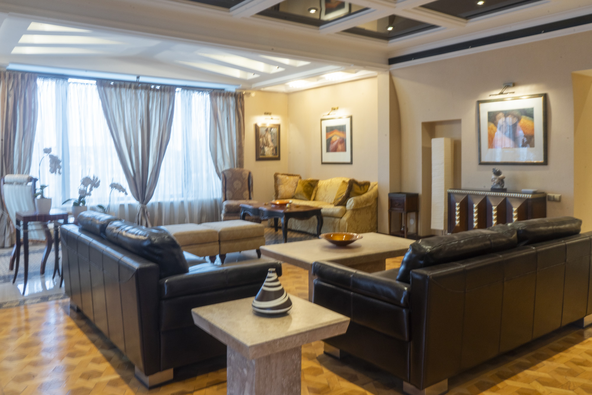 Аренда 4-комнатной квартиры 320 м², Дерибасовская ул., 17