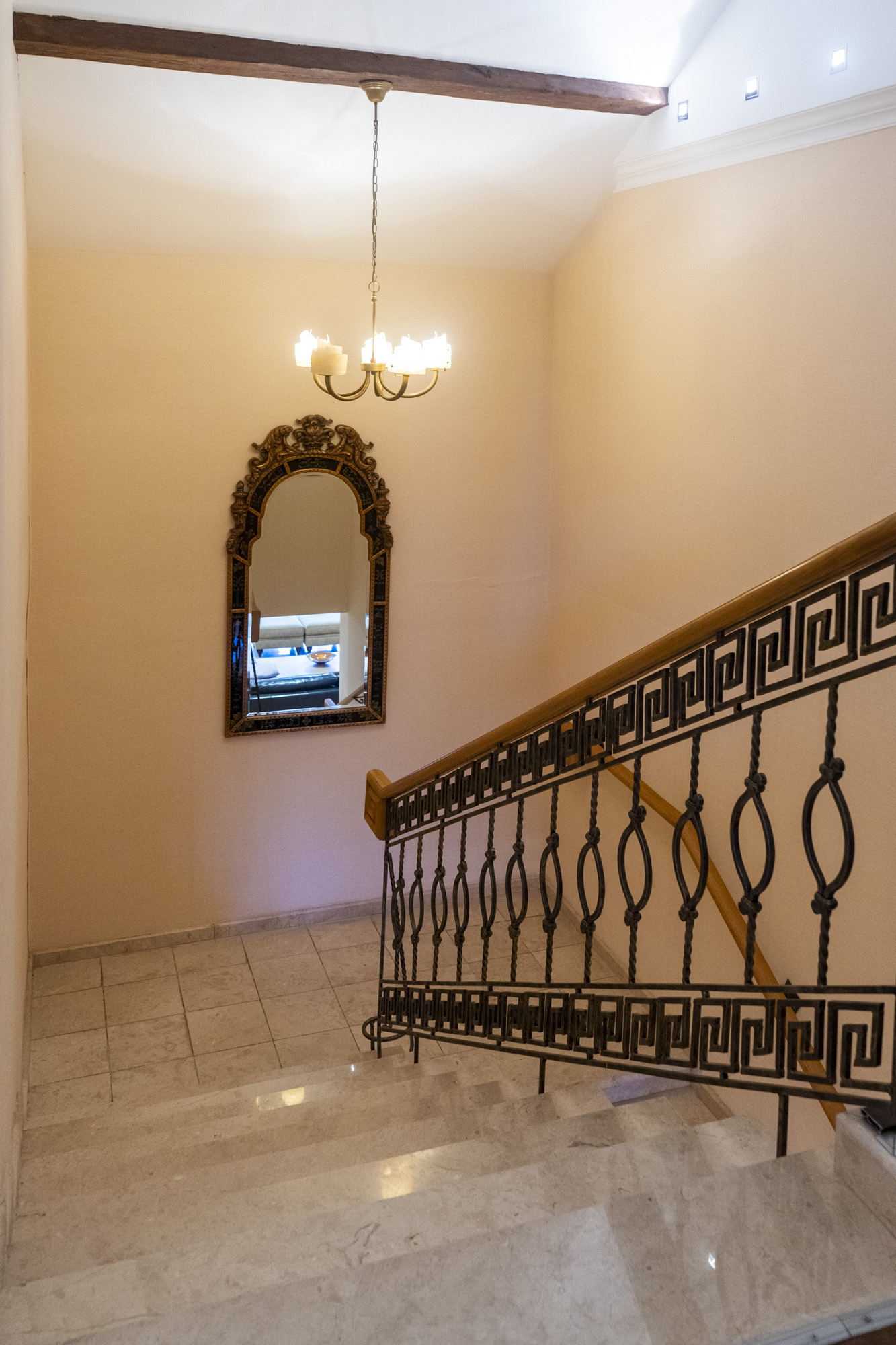 Аренда 4-комнатной квартиры 320 м², Дерибасовская ул., 17