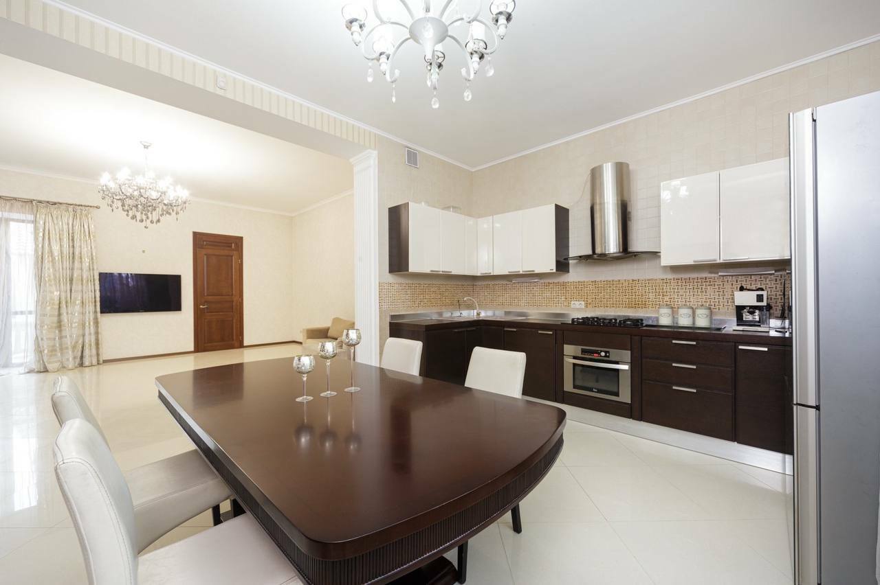 Оренда будинку 600 м², Мореходный пров., 3
