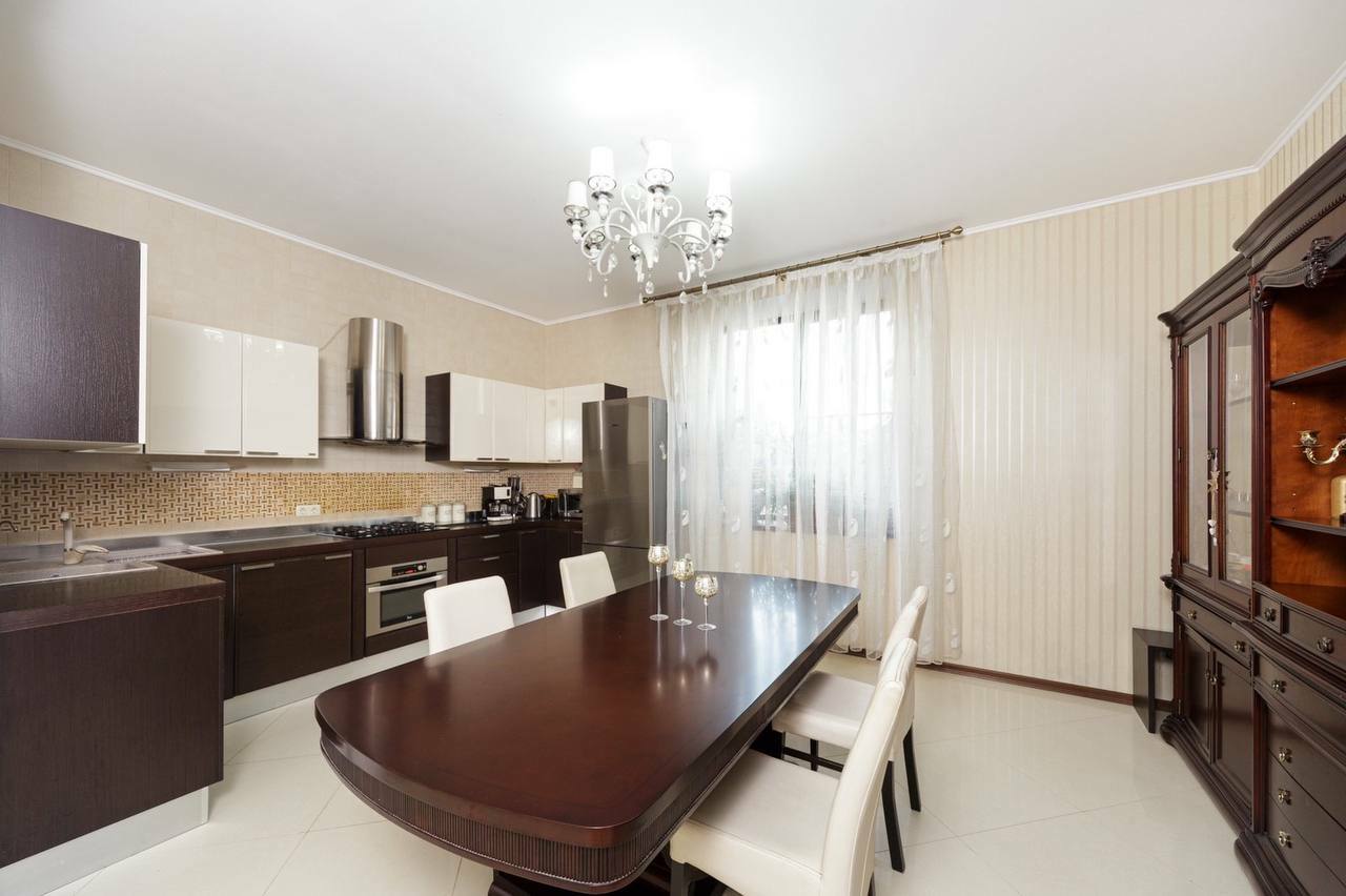 Оренда будинку 600 м², Мореходный пров., 3