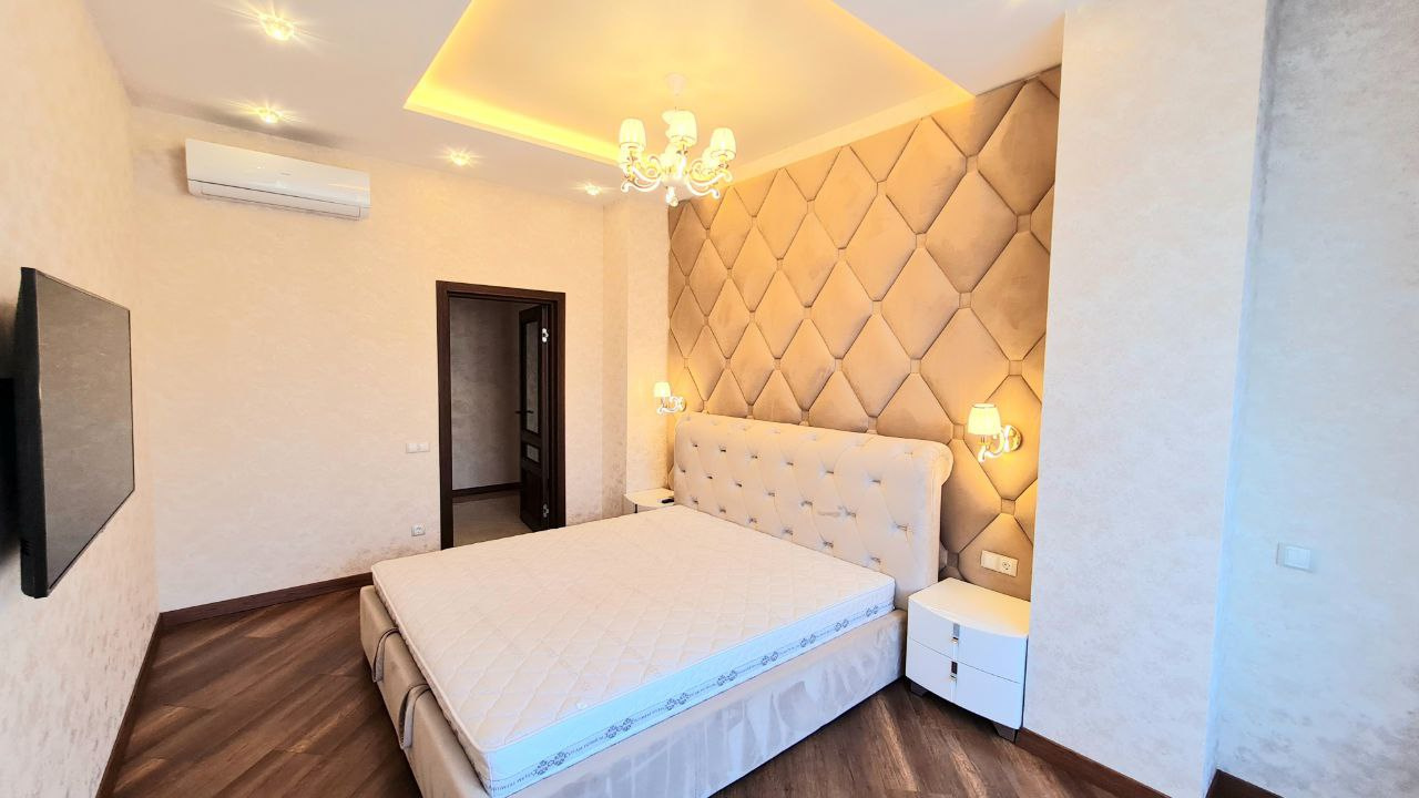 Продаж 2-кімнатної квартири 85.3 м², Дача Ковалевского вул., 121