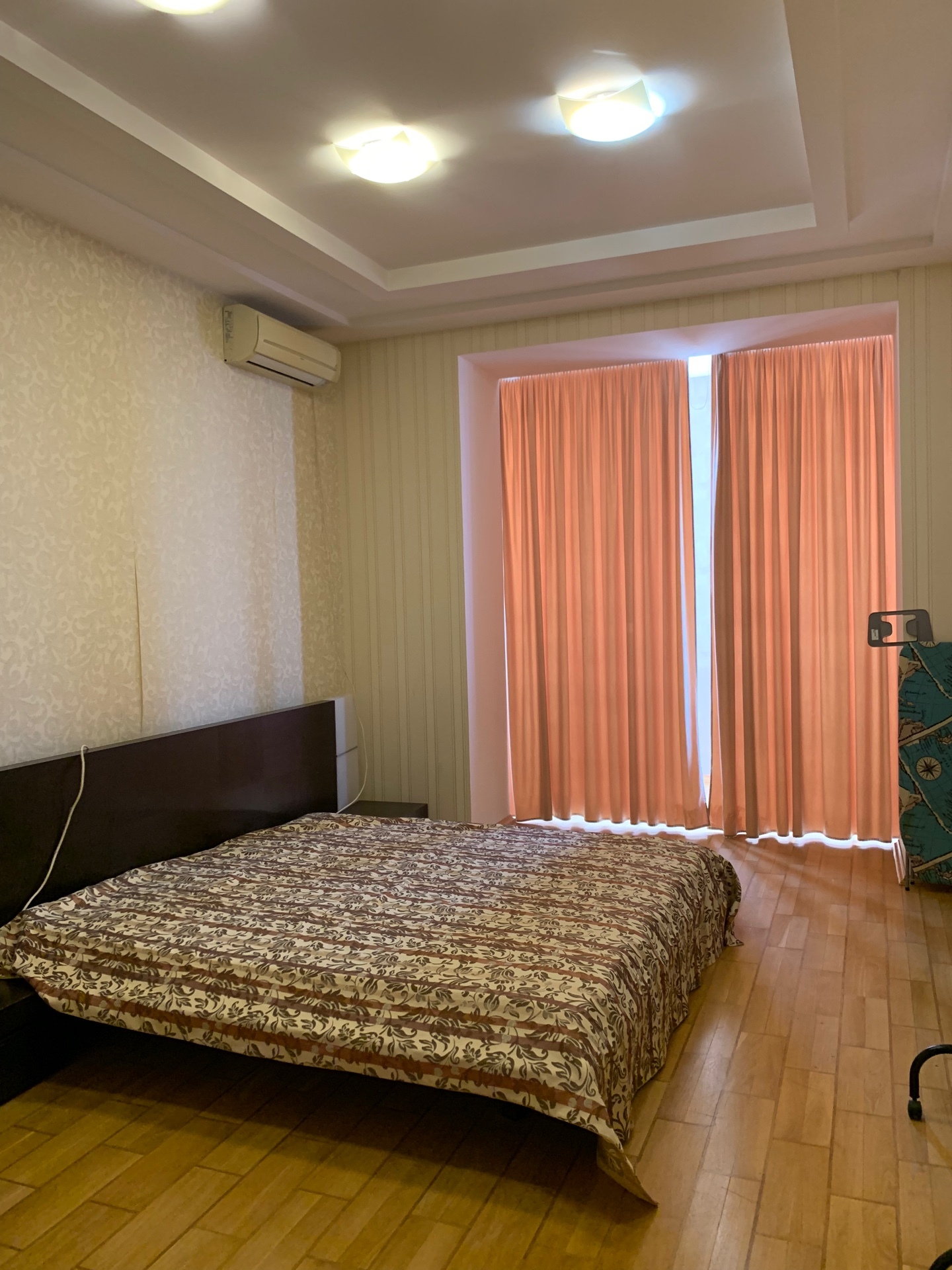 Продаж 3-кімнатної квартири 111 м², Довженко вул., 4