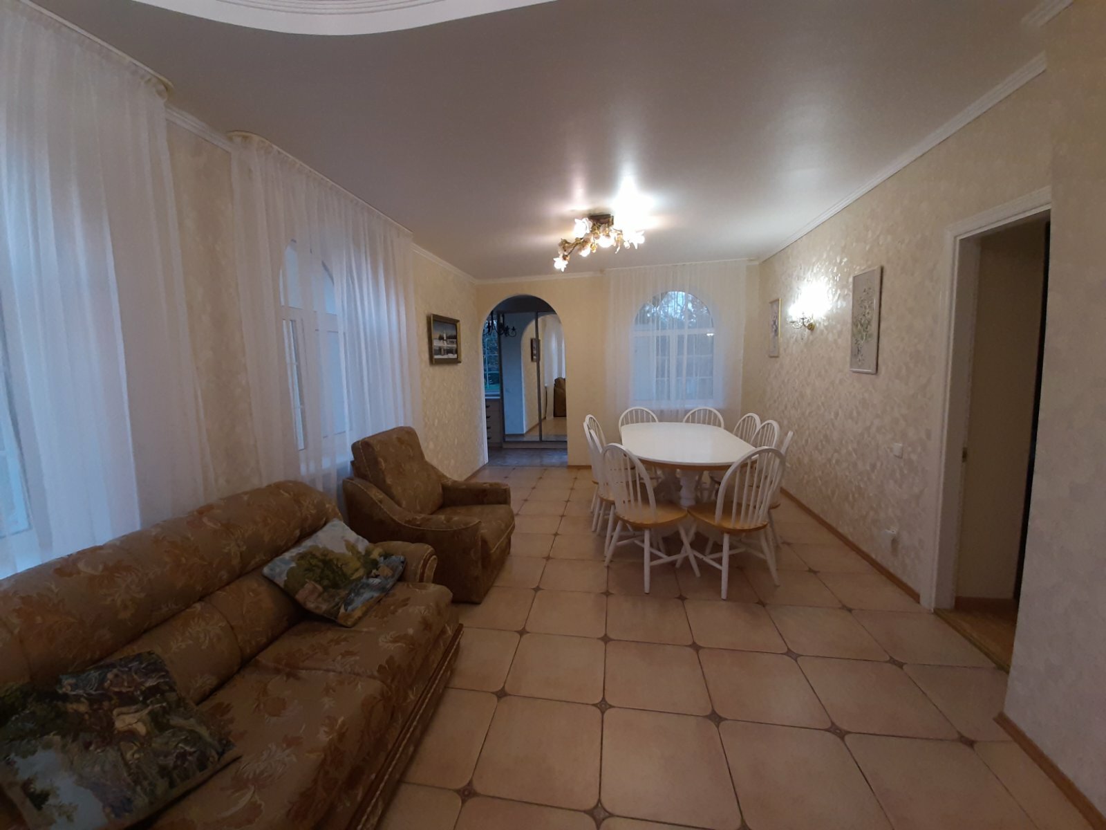 Оренда будинку 250 м²