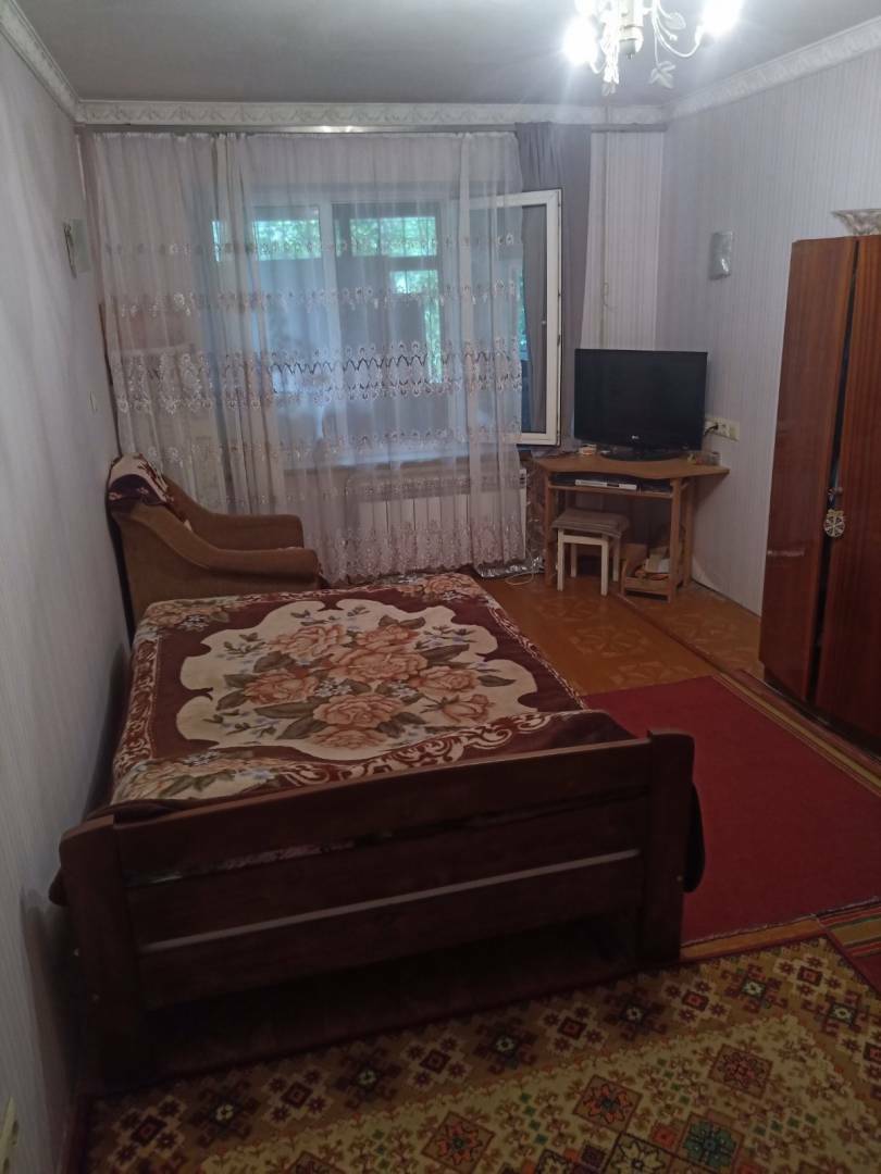 Продаж 2-кімнатної квартири 68 м², Жолио Кюри вул.