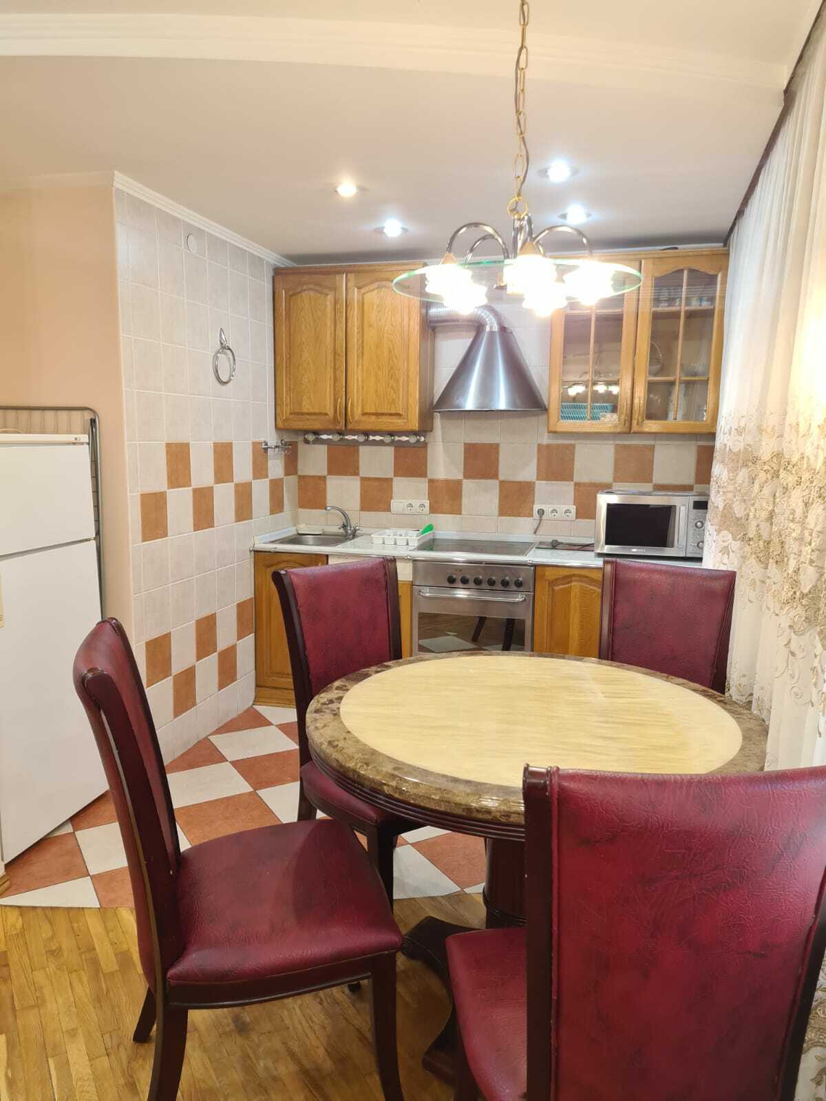 Оренда 2-кімнатної квартири 70 м², Воскресенська вул.