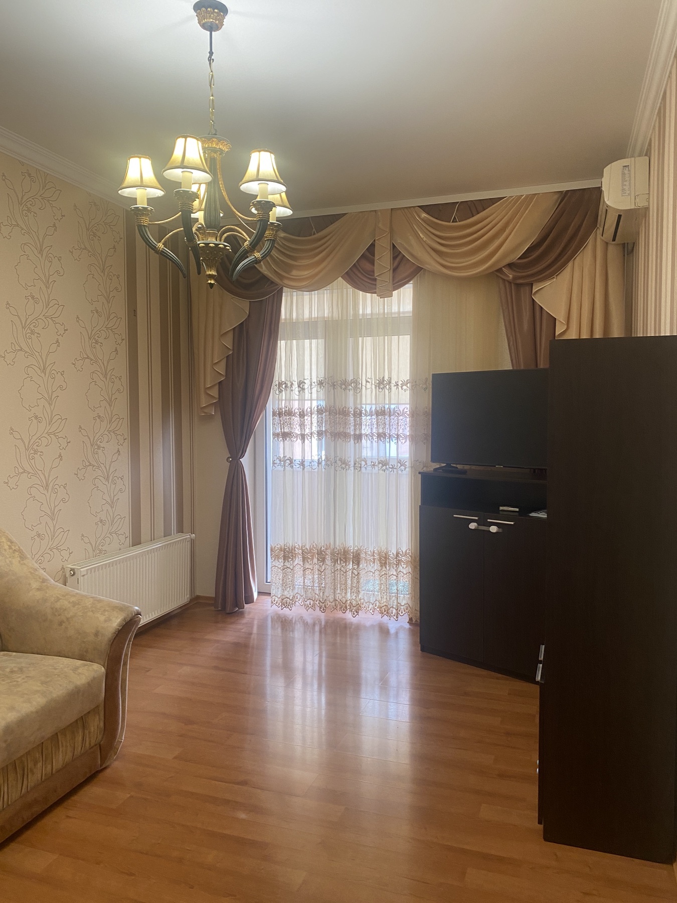 Оренда 2-кімнатної квартири 74 м², Херсонська вул.