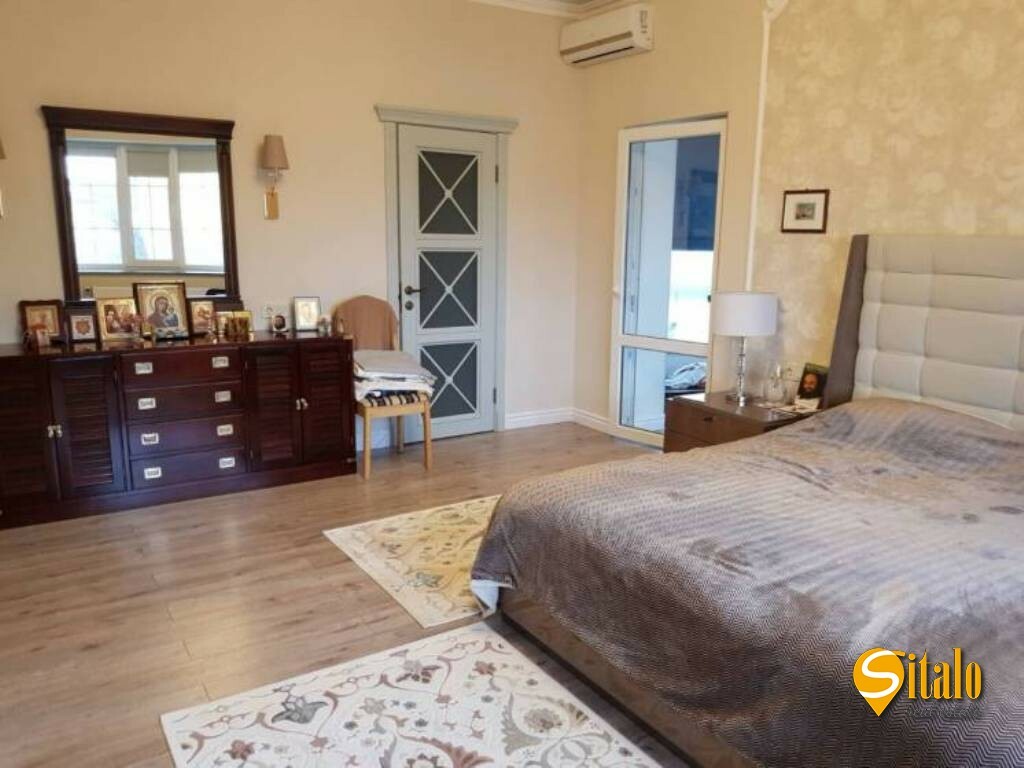 Продаж будинку 240 м²