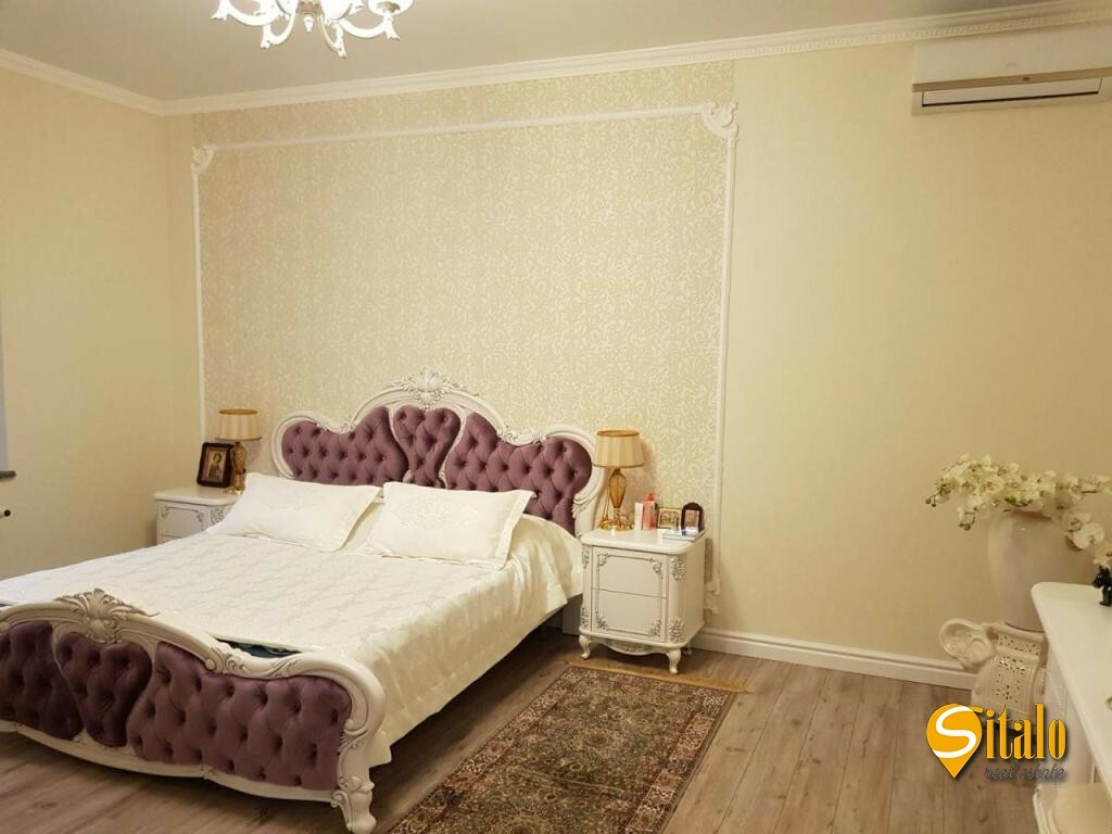Продаж будинку 240 м²