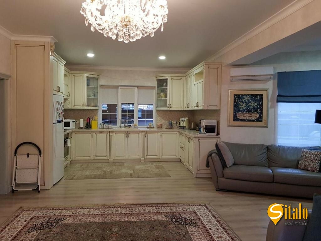 Продаж будинку 240 м²