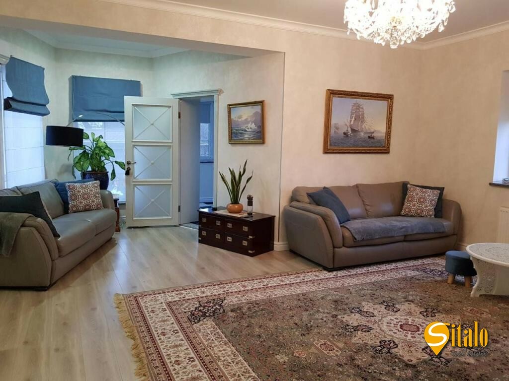 Продаж будинку 240 м²