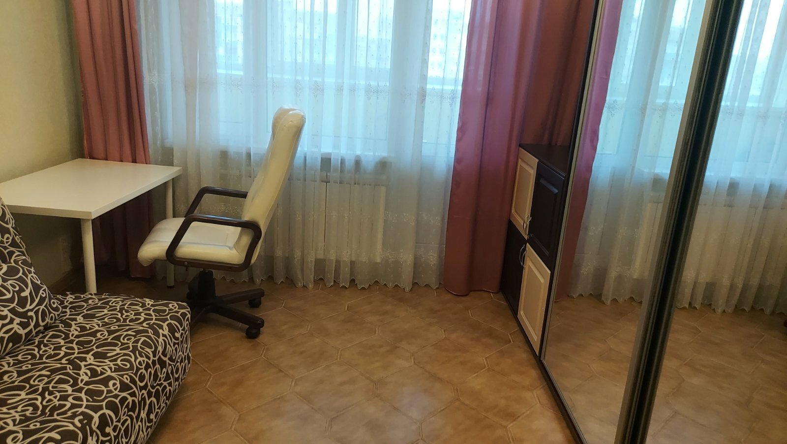 Оренда 3-кімнатної квартири 72 м², Вікентія Беретті вул., 10