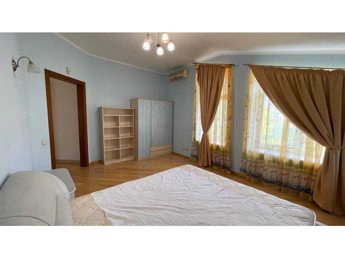 Оренда будинку 300 м², Демидівська вул.