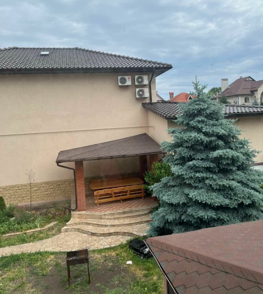 Оренда будинку 360 м², Куприна вул., 30