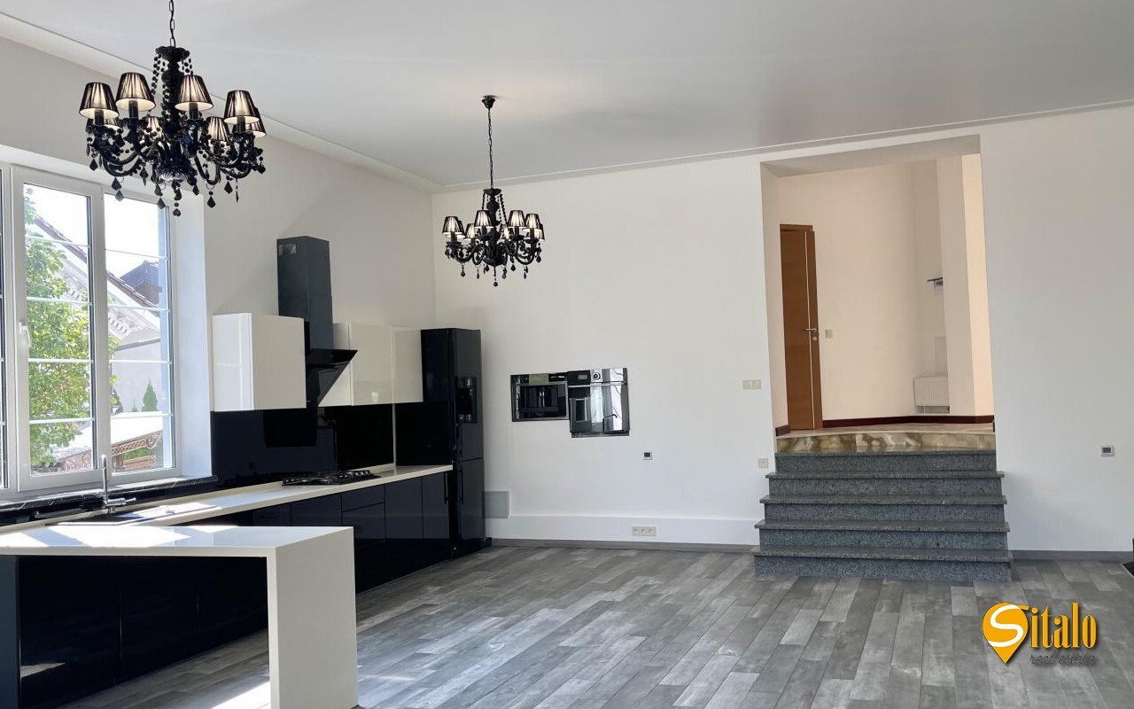 Оренда будинку 400 м², Звіринецька вул.