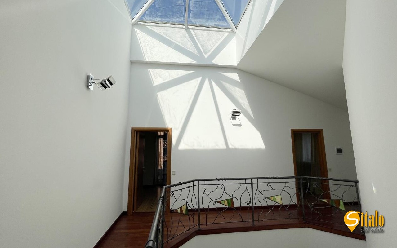 Оренда будинку 400 м², Звіринецька вул.