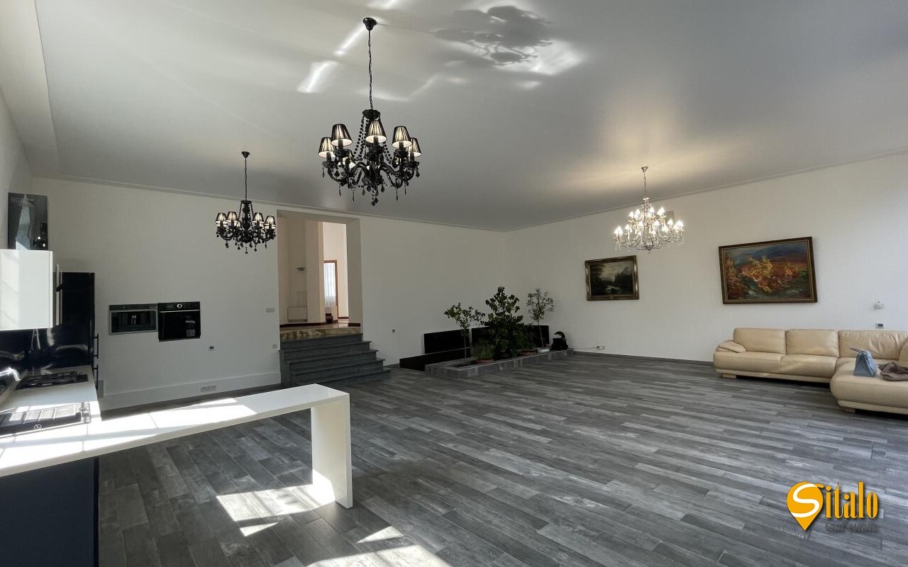 Оренда будинку 400 м², Звіринецька вул.