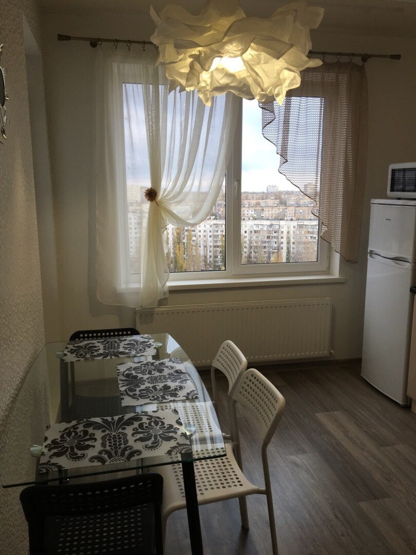 Продаж 1-кімнатної квартири 44 м², Массив Радужный вул.