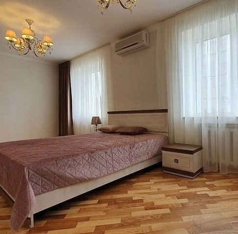 Оренда 4-кімнатної квартири 173 м², Ливарна вул., 6