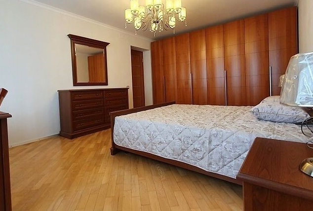 Оренда 4-кімнатної квартири 173 м², Ливарна вул., 6