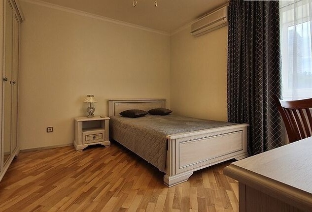 Оренда 4-кімнатної квартири 173 м², Ливарна вул., 6