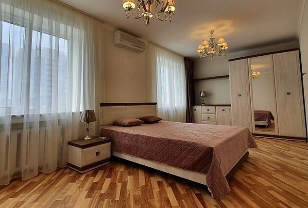 Оренда 4-кімнатної квартири 173 м², Ливарна вул., 6