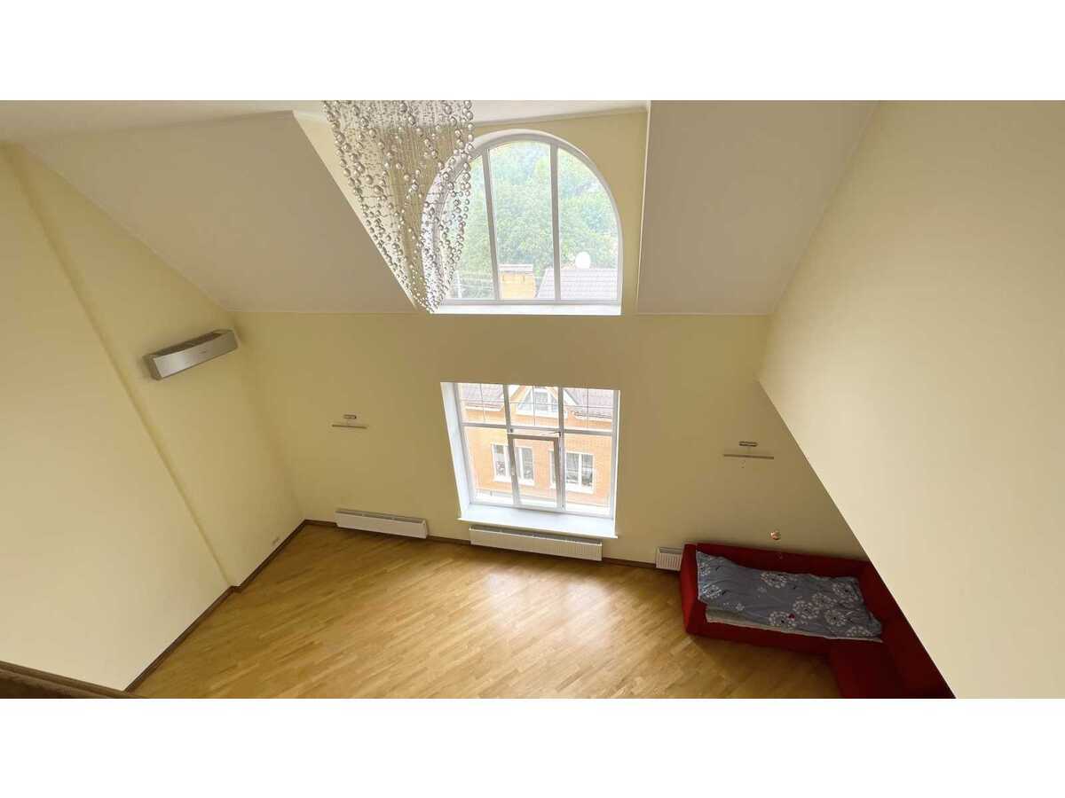 Оренда будинку 600 м², Снайперська вул.